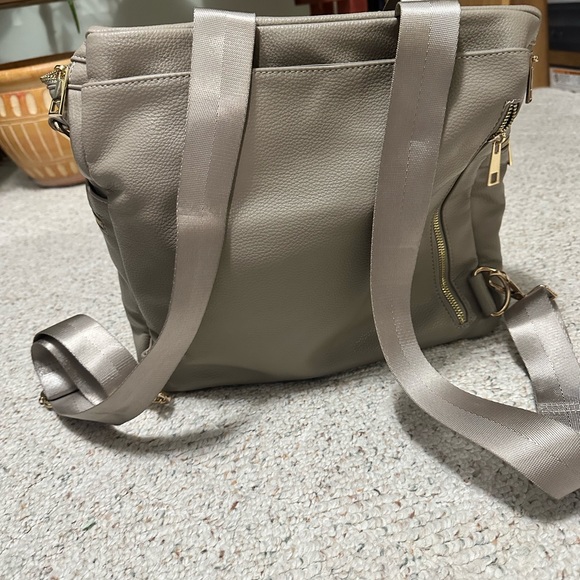 Diaper bag in gray/taupe color - Picture 3 of 6